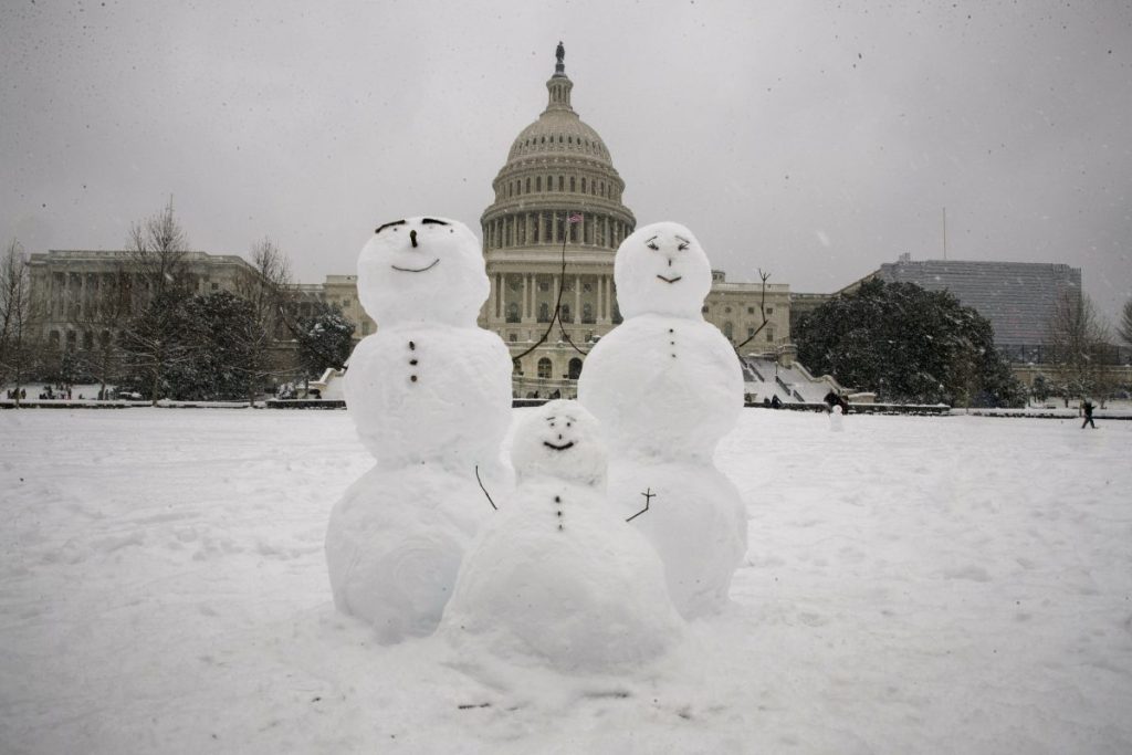 Snow Family Capitol Hill Snowman 1200x800 1